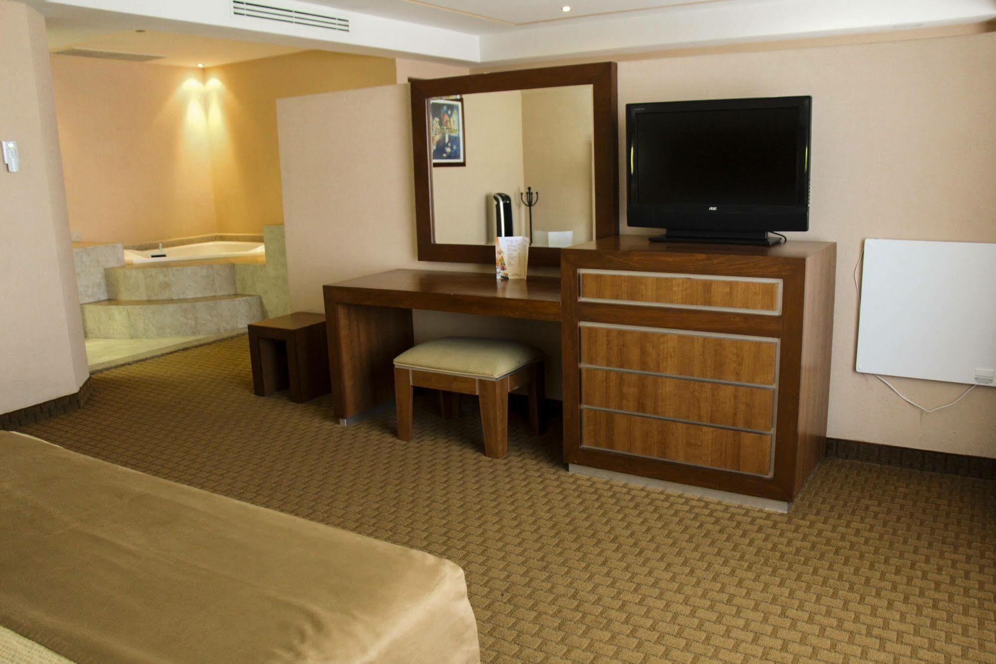 Hotel Soleil Business Class Celaya Zewnętrze zdjęcie